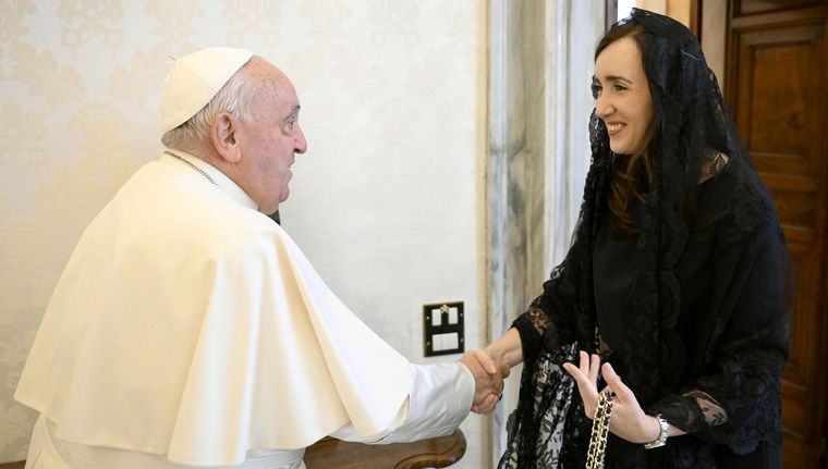 Victoria Villarruel visitó a Francisco en el Vaticano. Foto: EFE