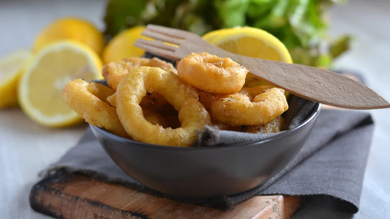 El secreto mejor guardado de la receta de rabas a la romana es freírlas pocos minutos para que no queden gomosas. El secreto mejor guardado de la receta de rabas a la romana es freírlas pocos minutos para que no queden gomosas.