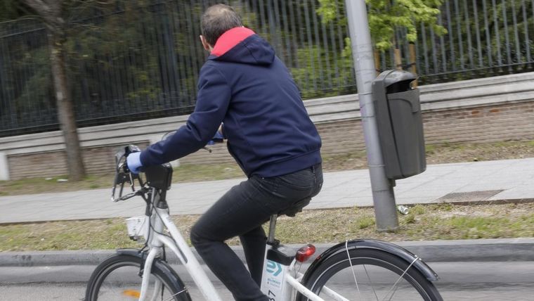 El hombre se paró a orinar y le robaron la bici en San Martín