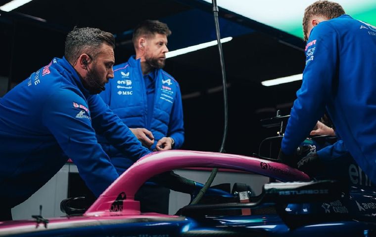 Luego de un largo rato en boxes, el Alpine de Colapinto regresó a la pista y retomó la actividad en el circuito de Sakhir. Luego de un largo rato en boxes, el Alpine de Colapinto regresó a la pista y retomó la actividad en el circuito de Sakhir.