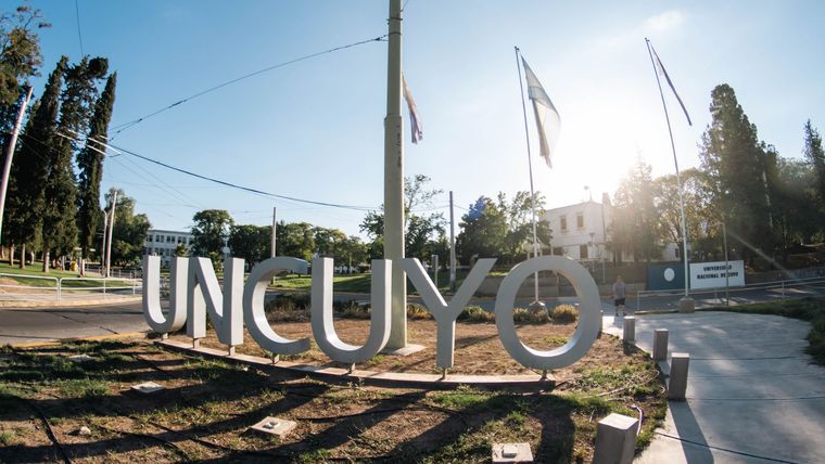 La UNCuyo con cursos especiales. La UNCuyo con cursos especiales.