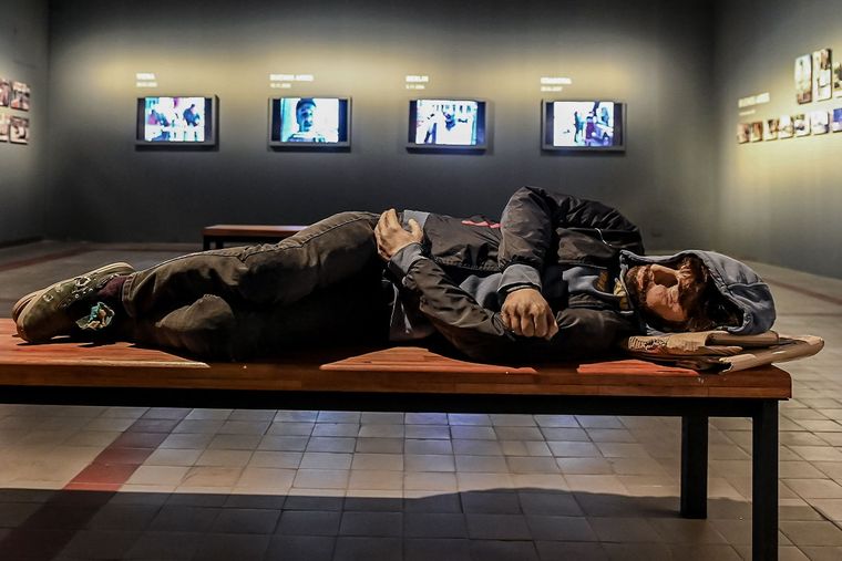 El proyecto Filoctetes sorprendió. Hoy, se revirtió: los cuerpos reales fueron arrojados a la calle. Foto: Gentileza