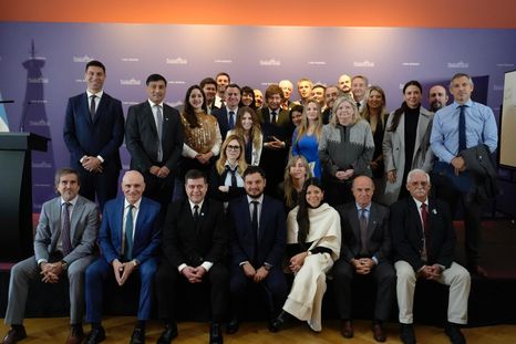Javier Milei con los diputados de La Libertad Avanza. Javier Milei con los diputados de La Libertad Avanza.