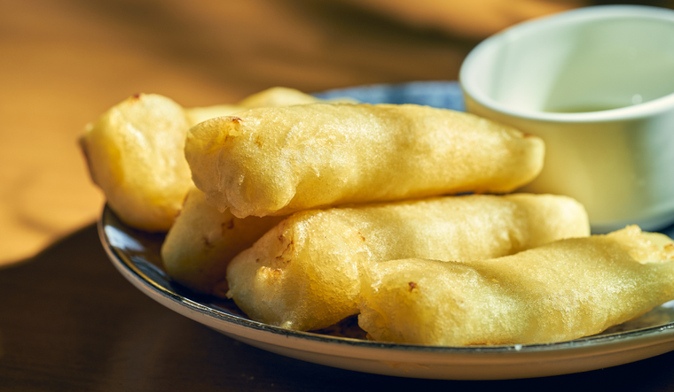 Se cree que las monjas de los conventos la crearon como una forma de aprovechar la leche sobrante, convirtiéndola en un dulce económico pero delicioso. ¡Disfruta de esta deliciosa receta!