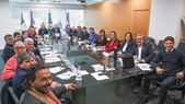 Los gobernadores volviron a reunirse en el Consejo Federal de Inversiones para escuchar la propuesta del Gobierno frente a sus reclamos por la caída de la coparticipación. Los gobernadores volviron a reunirse en el Consejo Federal de Inversiones para escuchar la propuesta del Gobierno frente a sus reclamos por la caída de la coparticipación.