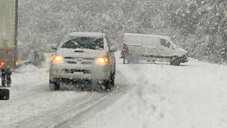 La nieve viene afectando a varias provincias, especialmente a la región patagónica y la cordillera en Cuyo. Foto: X de Red43