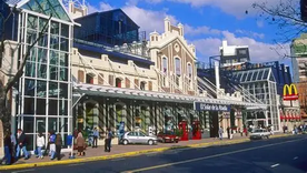 El Solar Shopping, el icónico centro comercial y punto de encuentro de Las Cañitas. El Solar Shopping, el icónico centro comercial y punto de encuentro de Las Cañitas.