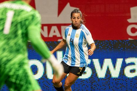El fútbol femenino crece. El fútbol femenino crece.