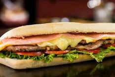 Conocé cuáles son los sándwiches argentinos que compiten entre los mejores del mundo. Foto: @lomitos348villaallende en Instagram.