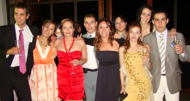 Algunos de los egresados:  Gabriela Fernández, Sandra Navarro, Analía Videla -directora de Wine Institute-, Ezequiel Narbaitz, Ramón Alamo, Alejandra Muñoz e Ines Amato. Foto: Gentileza