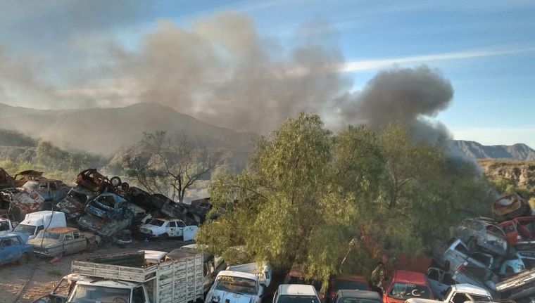 El fuego en noviembre del año pasado quemó unos 70 vehículos.