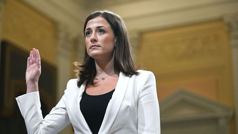 Cassidy Hutchinson, exasistente de la Casa Blanca, que testificó en contra de Donald Trump durante las vistas del Congreso que investigan los ataques del 6 de enero. Foto: GETTY IMAGES