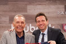 El presidente Marcelo Moretti y el DT Miguel Russo recuperaron la sonrisa. San Lorenzo resolvió la inhibición y podrá inscribir a su última incorporación. Foto: @SanLorenzo