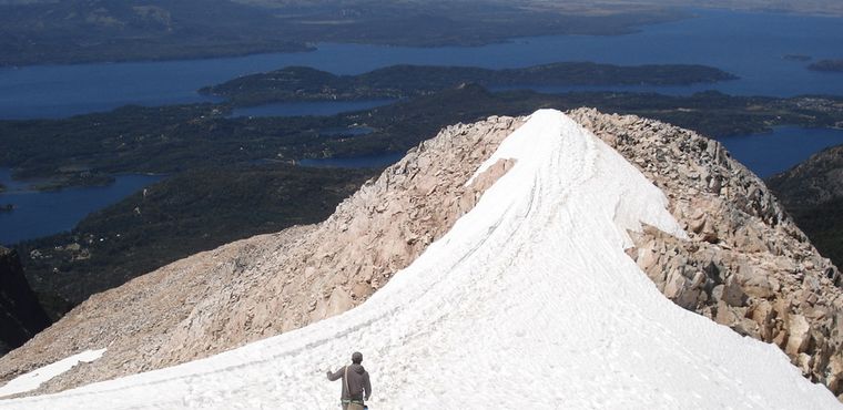 Excursionistas quedaron atrapados pasadas las 18 horas por una avalancha en el cerro López de Bariloche. Foto: Turismo Bariloche
