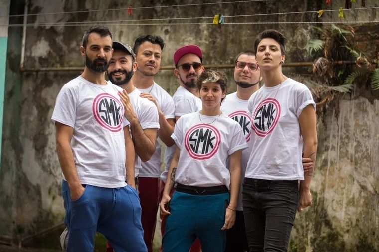 Sudor Marika, la banda que ofreció petes y tijeras en la asunción de Alberto