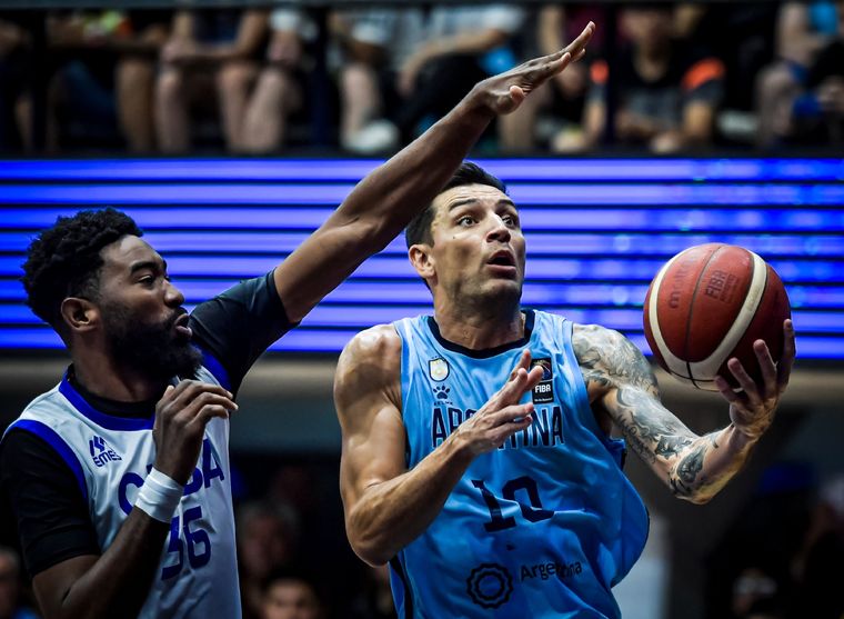 Delfino anotó 14 puntos en la victoria de Argentina ante Cuba Foto: CAB