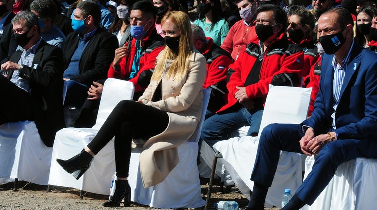 Anabel Fernández Sagasti junto a diferentes funcionarios, pero sin la presencia de Rodolfo Suarez. Foto: ALF PONCE MERCADO / MDZ