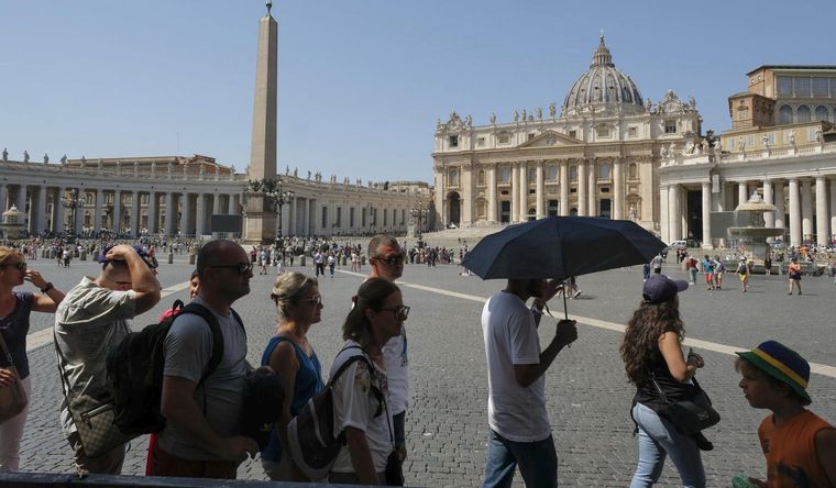 La Plaza San Pedro, con 50 grados de temperatura. Foto: Efe.