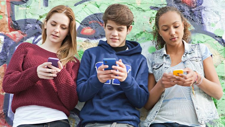 Los jóvenes acuñan palabras que terminan siendo utilizadas por todos