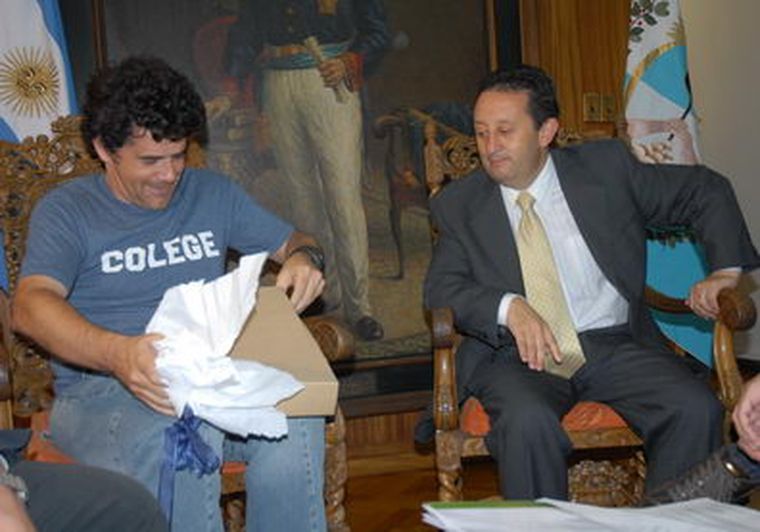 Weich junto a Jaque, en el anuncio de la travesía. Foto: Archivo/MDZ