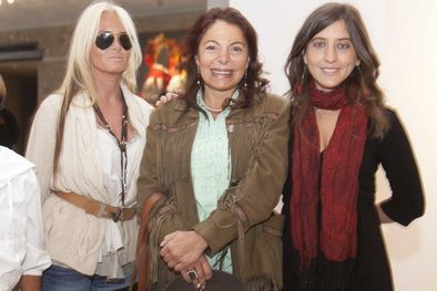 MDZol | Invitada top en el Valle de Uco: Mercedes Sarrabayrouse, junto a Estela Argento, Silvia March y la cordinadora de arte de Killka, Anabel Simionato. Foto: Gentileza