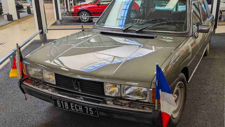 Pequeño repaso a los autos de Peugeot que hicieron historia en Francia como parte de la flota presidencial.