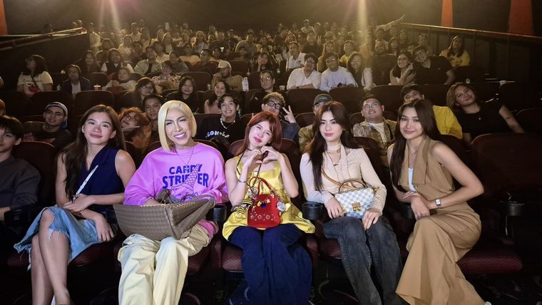 El grupo musical BINI Foto: X