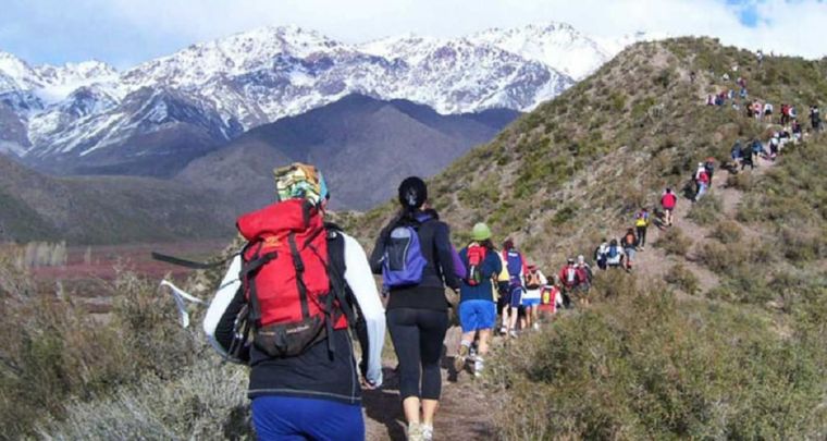 La normativa busca promover el acceso responsable, seguro y sustentable a la montaña.