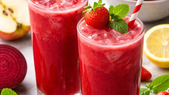 Verano vibrante: receta de jugo detox rojo lleno de energía. Verano vibrante: receta de jugo detox rojo lleno de energía.