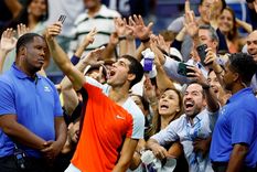 Carlos Alcaraz El alocado festejo del español después de ganarle un partidazo a Cilic. Foto: @ATPTour_ES