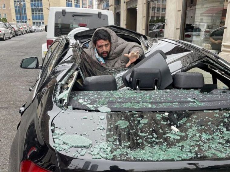 El hombre solo sufrió lesiones superficiales Foto: New York Post