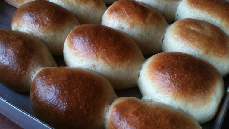 Muchas versiones de esta receta usan leche para mayor suavidad. Muchas versiones de esta receta usan leche para mayor suavidad.