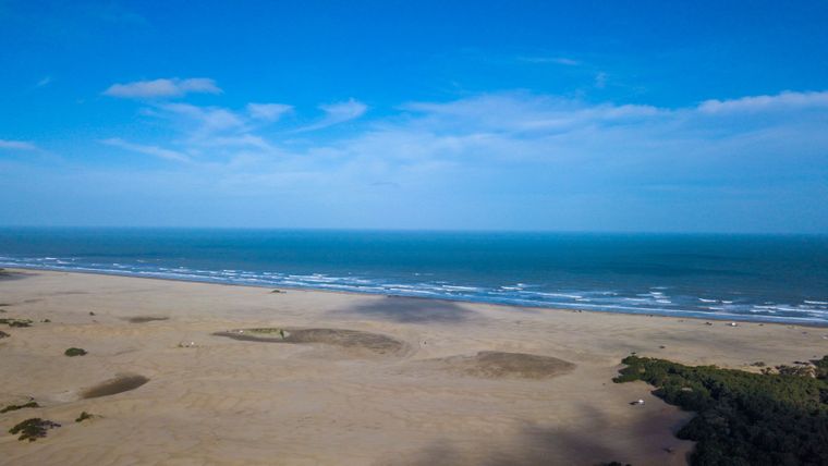Nueva Atlantis mantiene un perfil bajo y playas amplias dentro de la costa atlántica bonaerense. &nbsp;