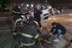 El conductor quedó atrapado en el vehículo y tuvo que ser rescatado por bomberos/Imagen Ilustrativa