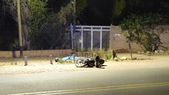 Un joven perdió la vida tras impactar contra unos postes. Un joven perdió la vida tras impactar contra unos postes.