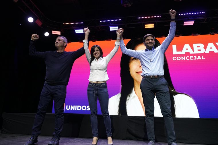 El intendente de Rosario, Pablo Javkin, y el gobernador de Santa Fe, Maximiliano Pullaro, respaldaron a la candidata a concejal de Unidos para Cambiar Santa Fe, Carolina Labayru.