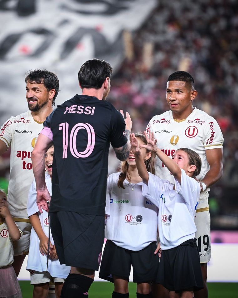 Messi sigue generando la admiración de los Niños de todo el mundo. Foto: Universitario