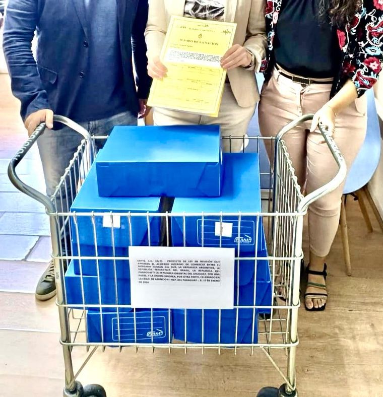 El voluminoso acuerdo entre el Mercosur y la Unión Europea. El voluminoso acuerdo entre el Mercosur y la Unión Europea.