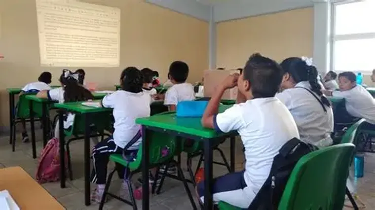 Creo que lo que irrumpe en la escuela no empieza en un objeto. Creo que lo que irrumpe en la escuela no empieza en un objeto.