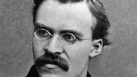 La frase de Nietzsche sobre el abismo pertenece al aforismo 146 de Más allá del bien y del mal y conserva una fuerte lectura psicológica. La frase de Nietzsche sobre el abismo pertenece al aforismo 146 de Más allá del bien y del mal y conserva una fuerte lectura psicológica.