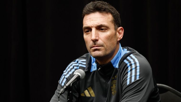 Scaloni fue claro: “Si Messi está en condiciones, jugará”. Además, confirmó debuts y ratificó la base para noviembre.