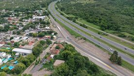 En este pueblo cordobés, el paisaje serrano y la tranquilidad se combinan para ofrecer una experiencia de descanso auténtico. En este pueblo cordobés, el paisaje serrano y la tranquilidad se combinan para ofrecer una experiencia de descanso auténtico.