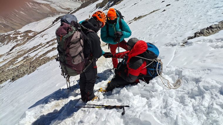 En lo que va de la temporada, en el Aconcagua murieron dos andinista y se llevaron adelante dos rescates exitosos. En lo que va de la temporada, en el Aconcagua murieron dos andinista y se llevaron adelante dos rescates exitosos.