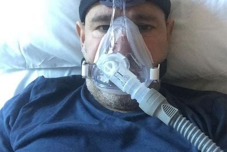 Abderrahmane Fadil se contagió de covid-19 y estuvo varios días en el hospital con oxígeno.