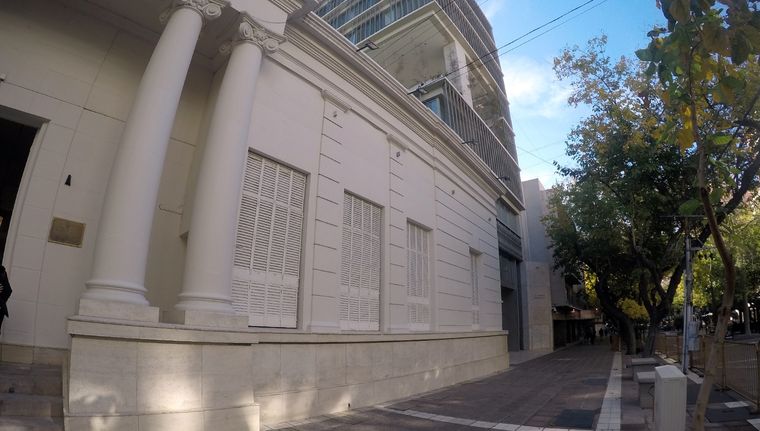 legislatura mendoza edificio frente (3).JPG
