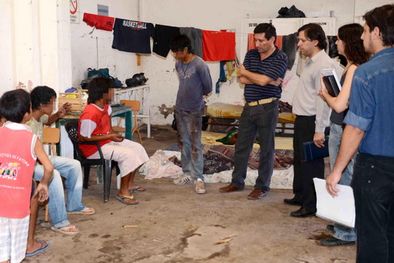 MDZol | Instantes en que era inspeccionada la finca. Foto: Prensa Gobierno de Mendoza