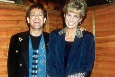 Foto: https://www.mujerhoy.com/celebrities/202105/14/elton-john-confiesa-bofetadas-reina-isabel-ii-pelea-diana-de-gales-insultos-felipe-duque-edimburgo-libro-memorias-polemica-familia-real-britanica-20210513131820.html