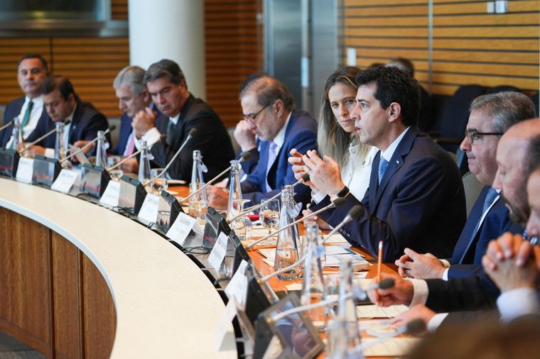 Eduardo Wado de Pedro gestionó a fines de septiembre en Washington financiamiento para obras de infraestructura a través del Banco Mundial.