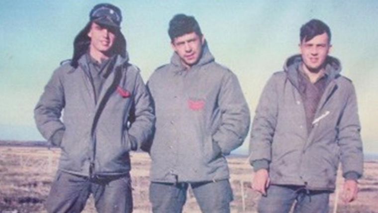 Esteban Tries, el Sargento Manuel Villegas y Fernando Santurio combatieron en la Guerra de Malvinas Foto: Gentileza Esteban Tries