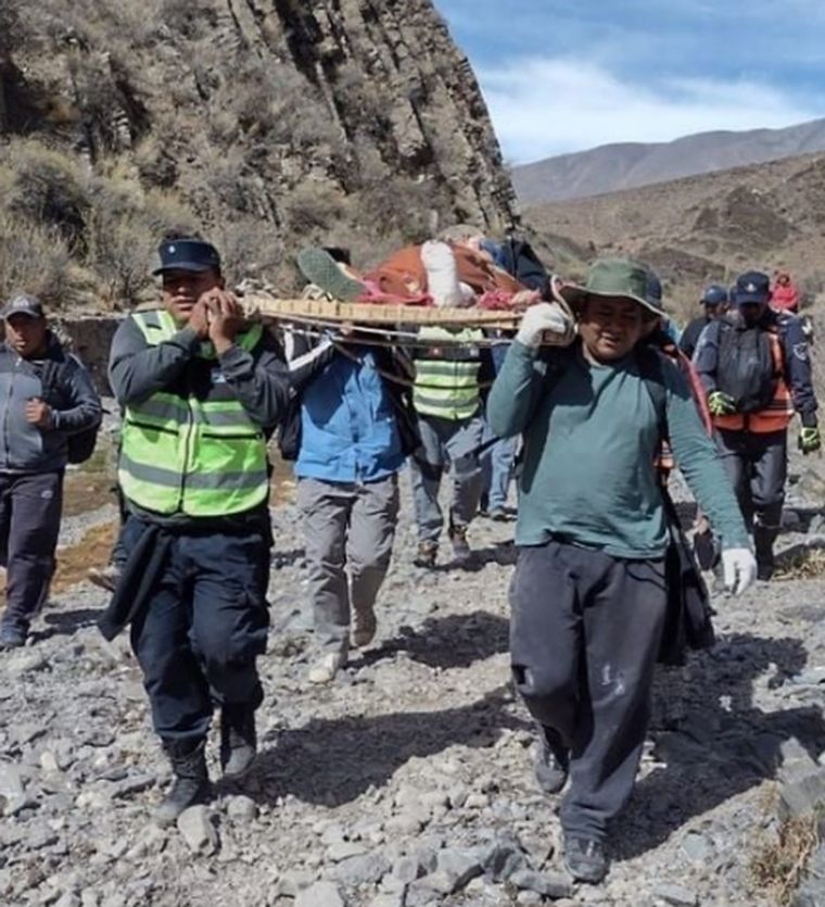 La mujer fue trasladada por el equipo de rescate